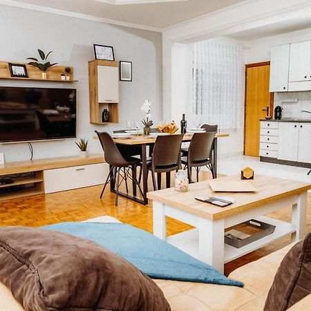 Apartman Tihana Vinkovci Exterior foto