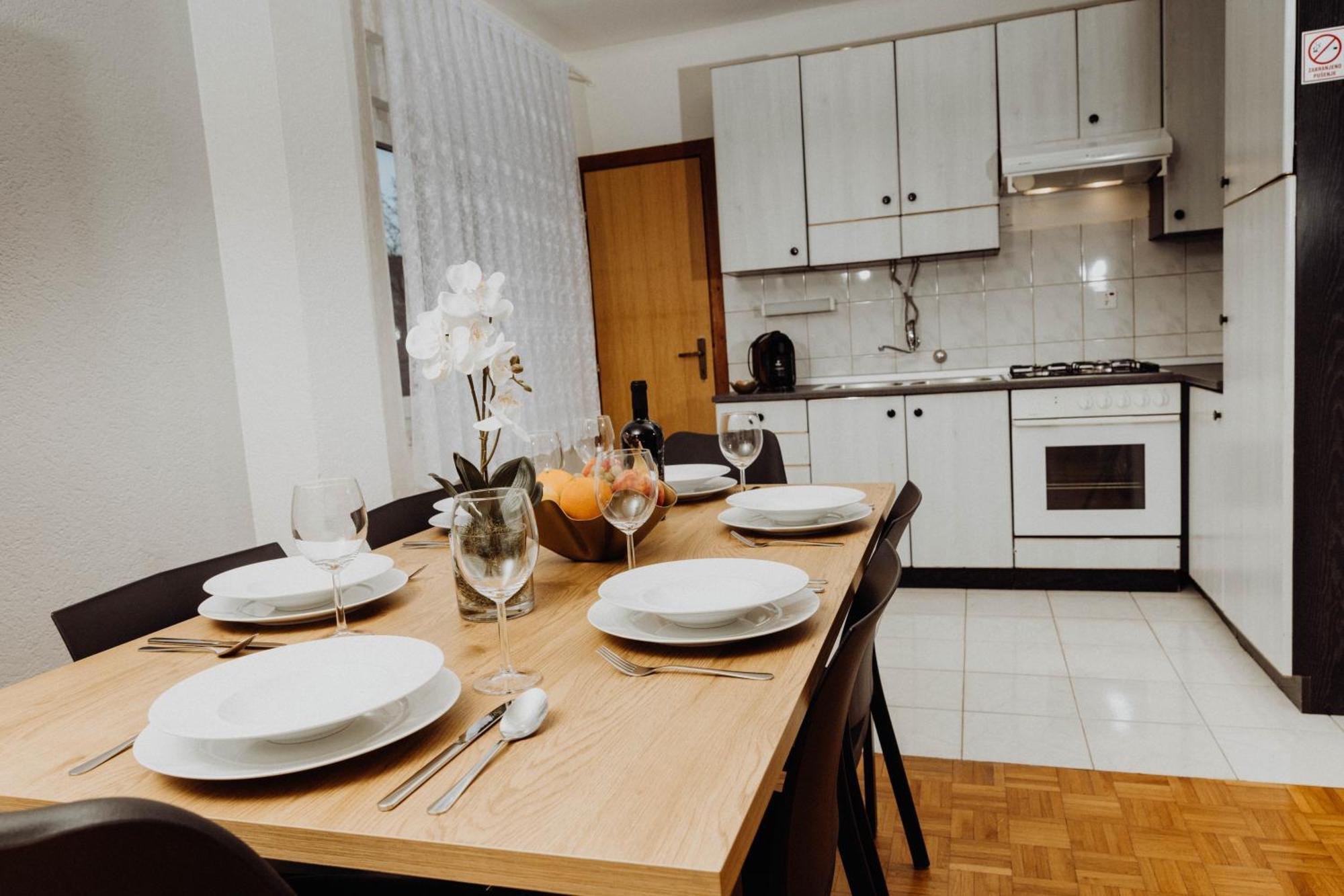 Apartman Tihana Vinkovci Exterior foto