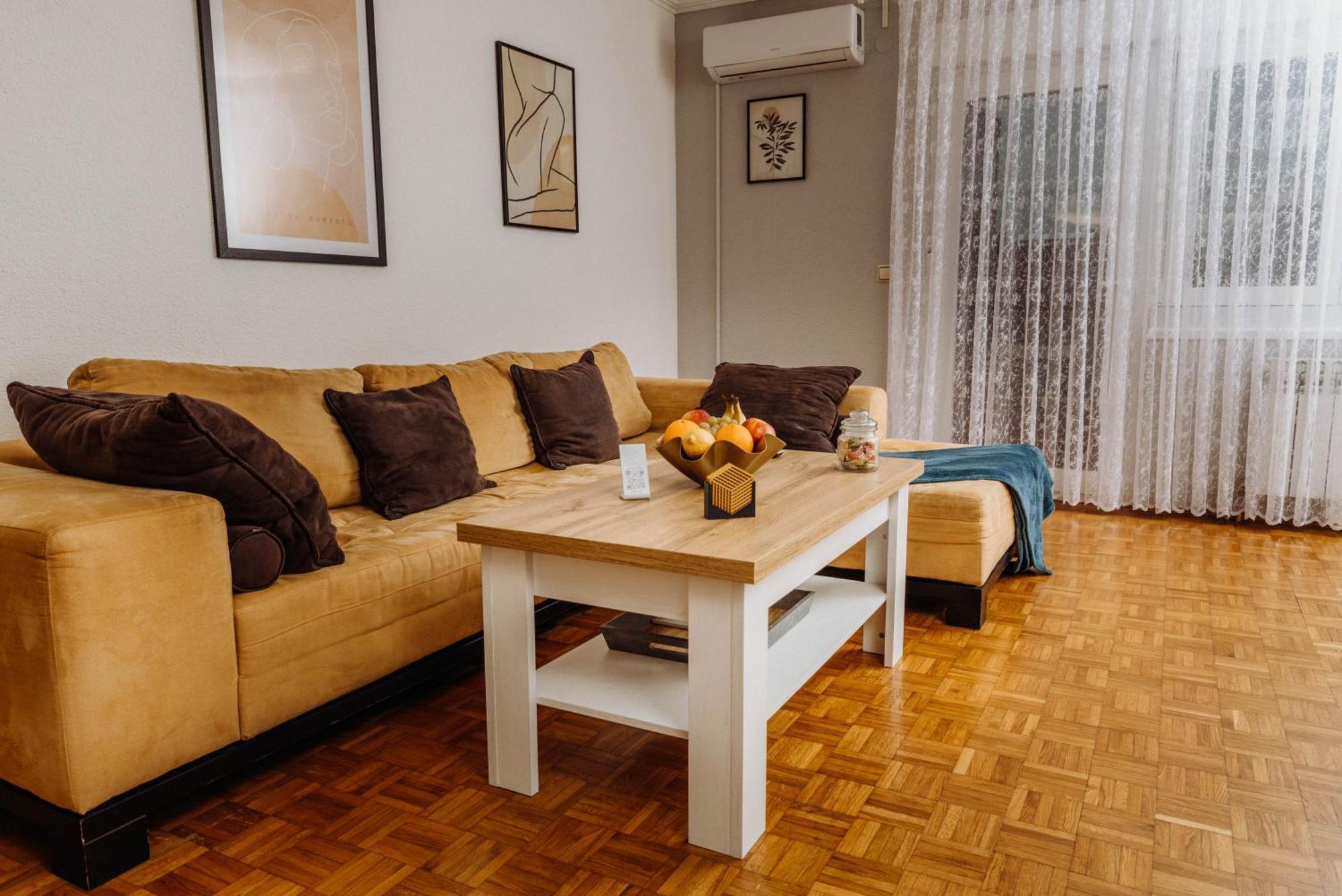 Apartman Tihana Vinkovci Exterior foto